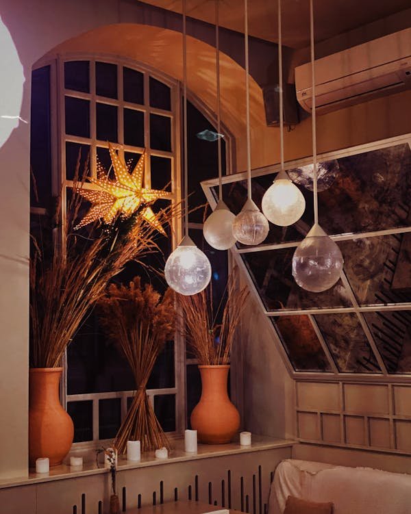 Choisir le luminaire intérieur qui transformera votre espace